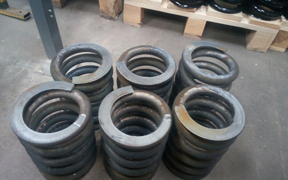 Spyruoklių plazminio pjovimo robotas